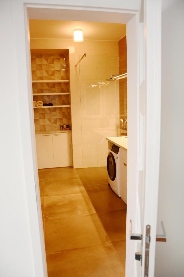 Premium apartment near Banská Bystrica square with two big bedrooms Esterno foto
