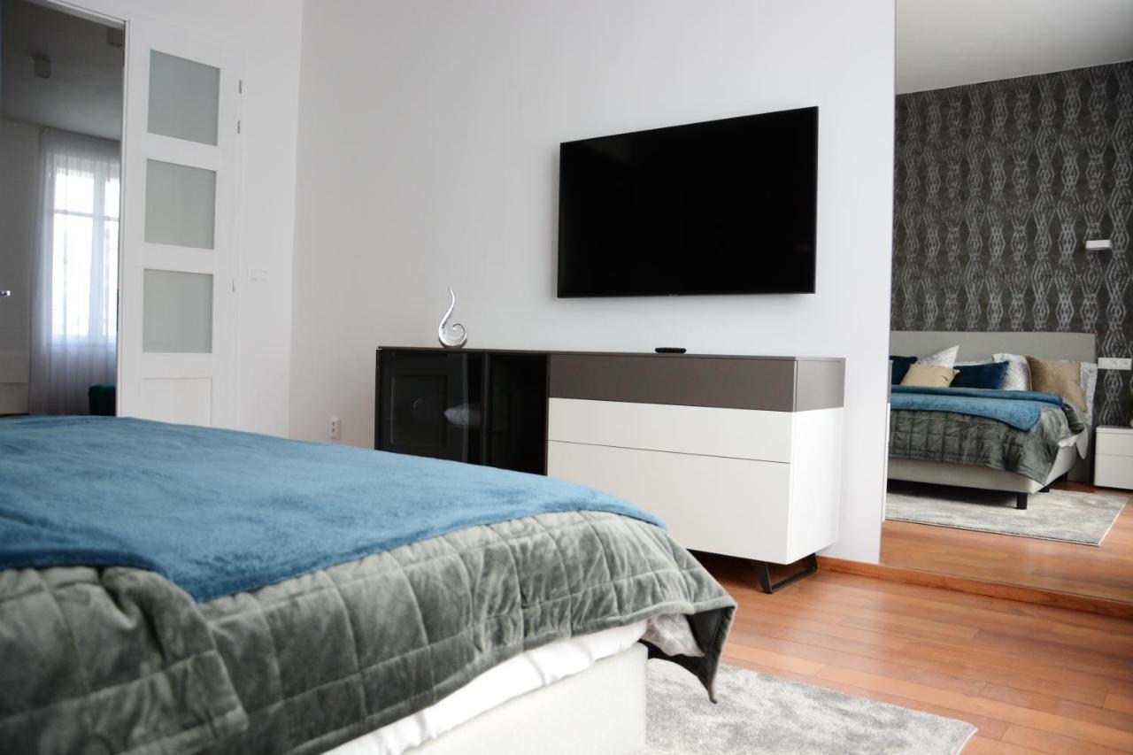 Premium apartment near Banská Bystrica square with two big bedrooms Esterno foto