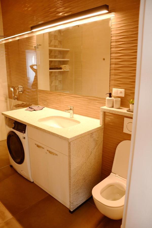 Premium apartment near Banská Bystrica square with two big bedrooms Esterno foto