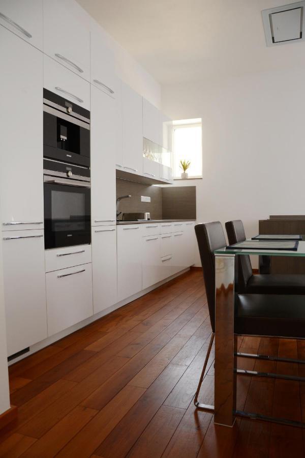 Premium apartment near Banská Bystrica square with two big bedrooms Esterno foto