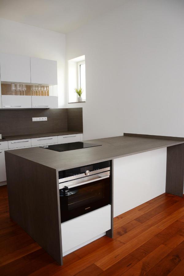 Premium apartment near Banská Bystrica square with two big bedrooms Esterno foto